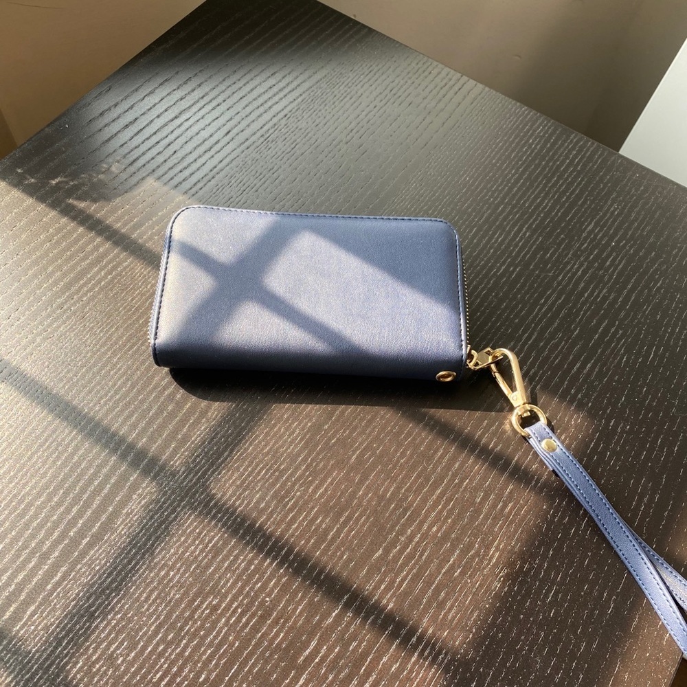 Beautiful Navy Blue Wallet Coin Holder Card Holder with Wristlet Zip Around - Picture 2 of 8